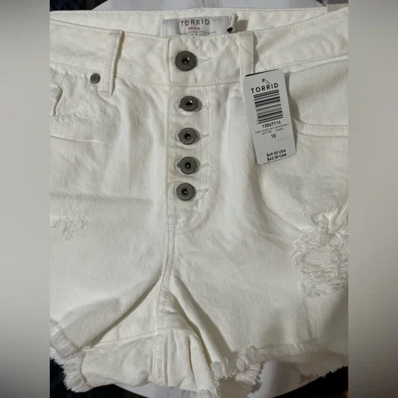 Torrid Women's White Distressed Shorts - Picture 3 of 5